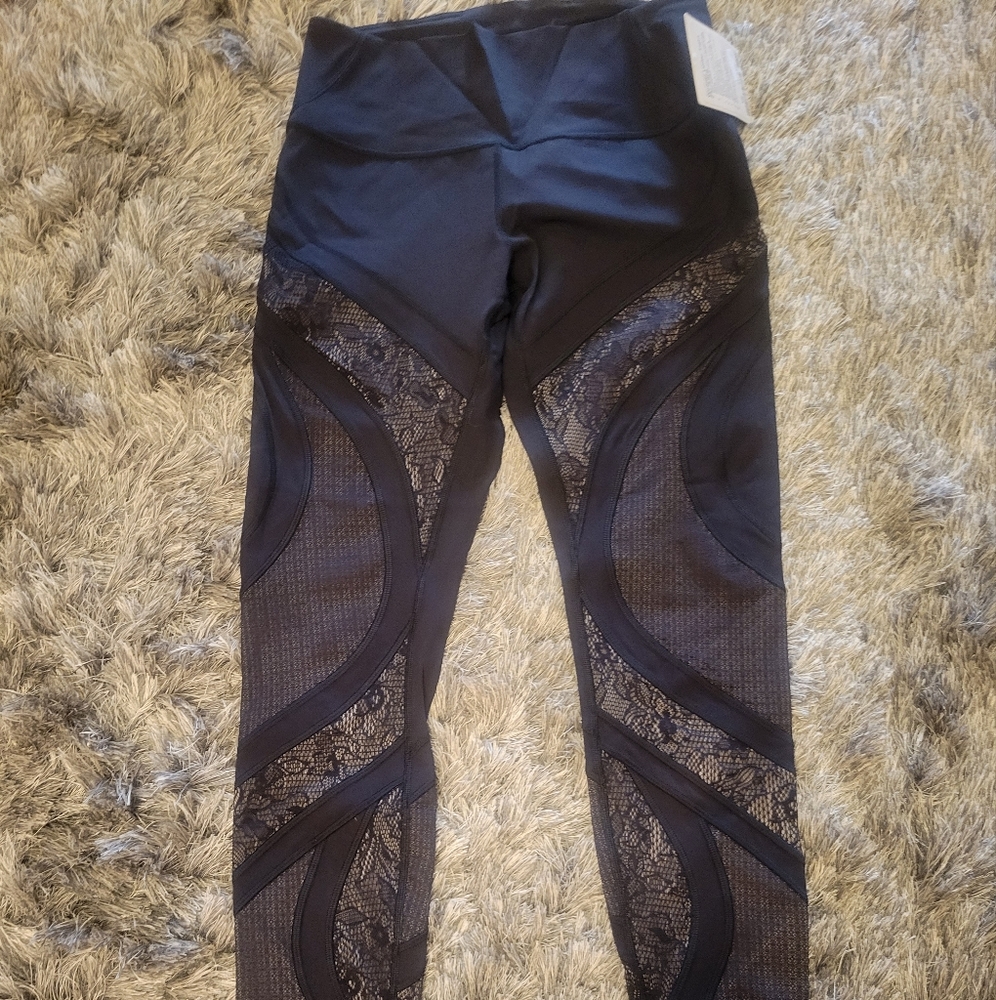 Lululemon Wunder Under Lace Tight, size 10, 25 inseam